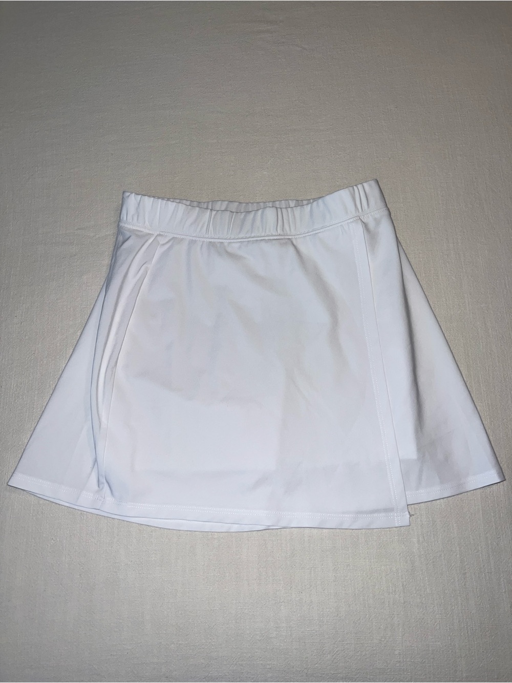 Abercrombie & Fitch White skort.